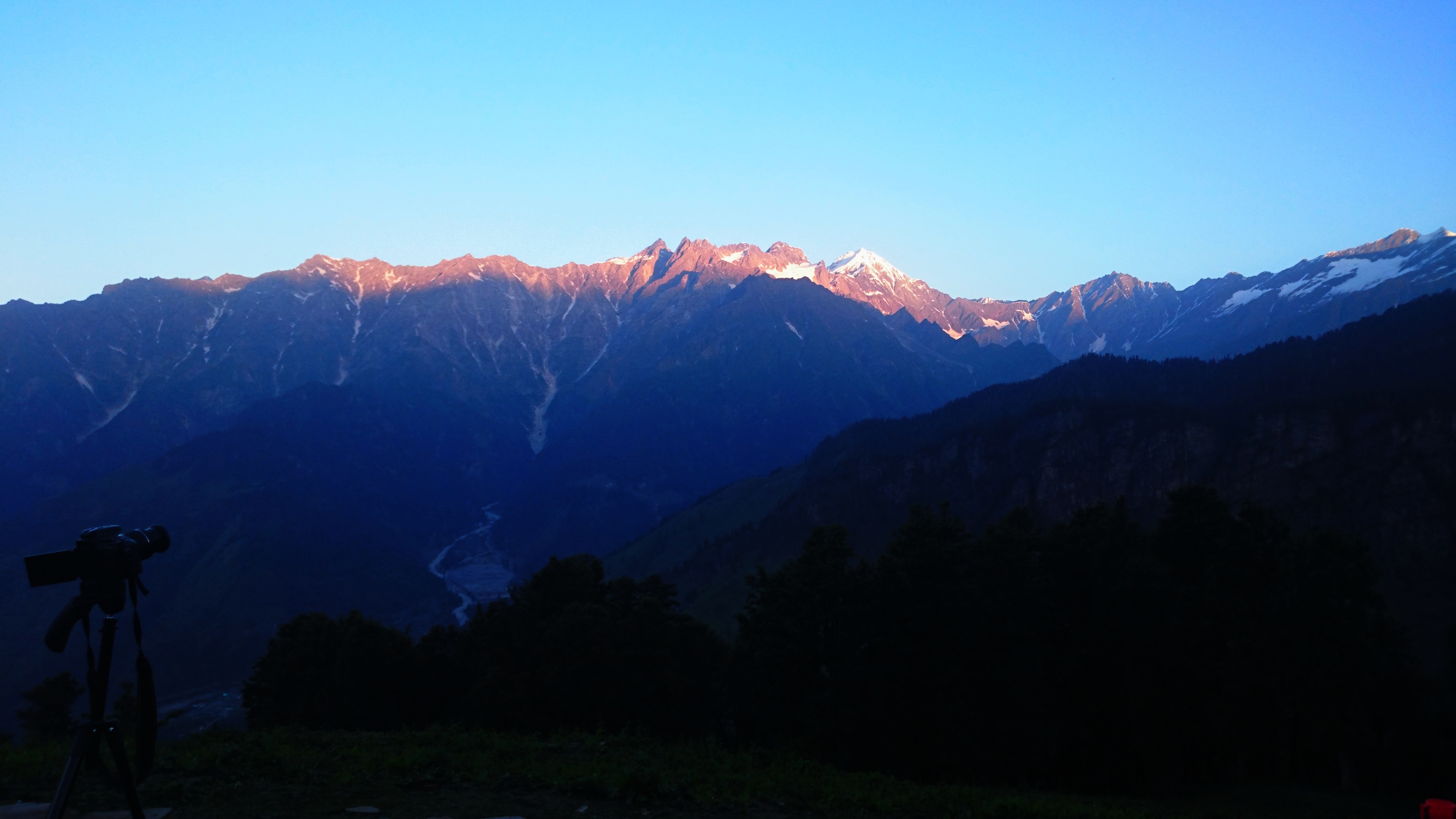 Dawn timelapse at Bhrigu Lake